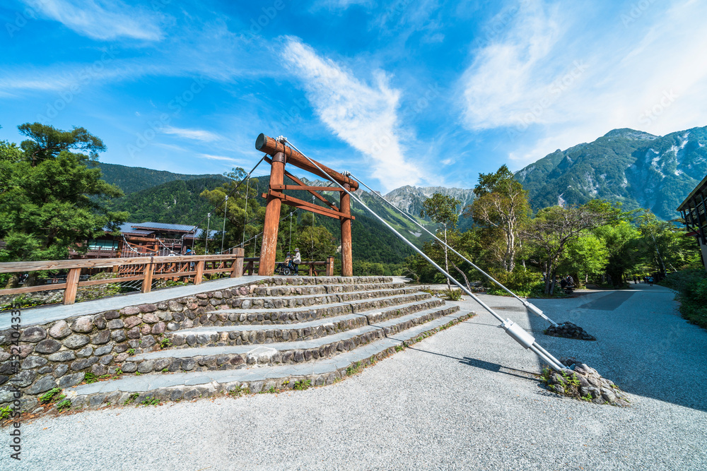 夏の上高地 河童橋と穂高連峰【長野県・松本市】
Scenery of the famous tourist spot 夏の上高地 河童橋と穂高連峰【長野県・松本市】
Scenery of the famous tourist spot