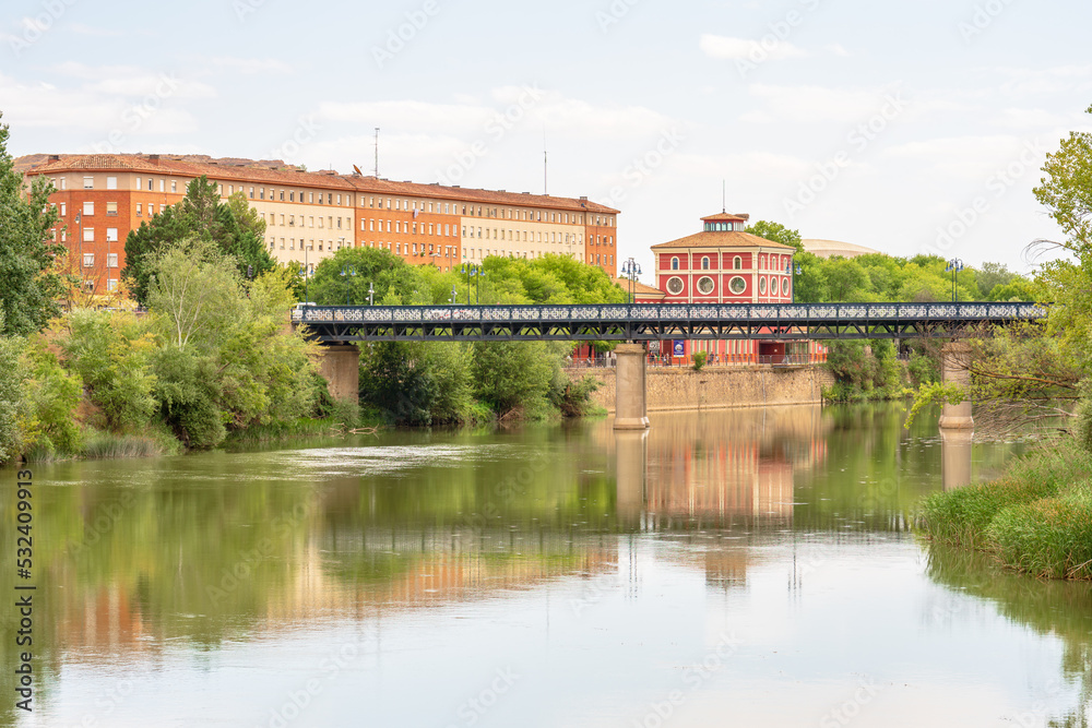 Scenic view of River Ebro and Puente de Hierro as it flows through out Logroño, La Rioja, Spain