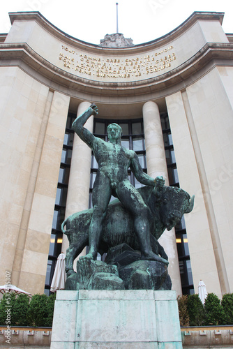 allegoric statue (hercules ?) at the chaillot palace in paris (france)