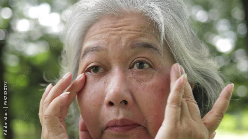 Asian elderly women have eye irritation. Use your hands to loop around your eyes. The concept of eye disease in the elderly and health care Asian elderly women have eye irritation. Use your hands to loop around your eyes. The concept of eye disease in the elderly and health care