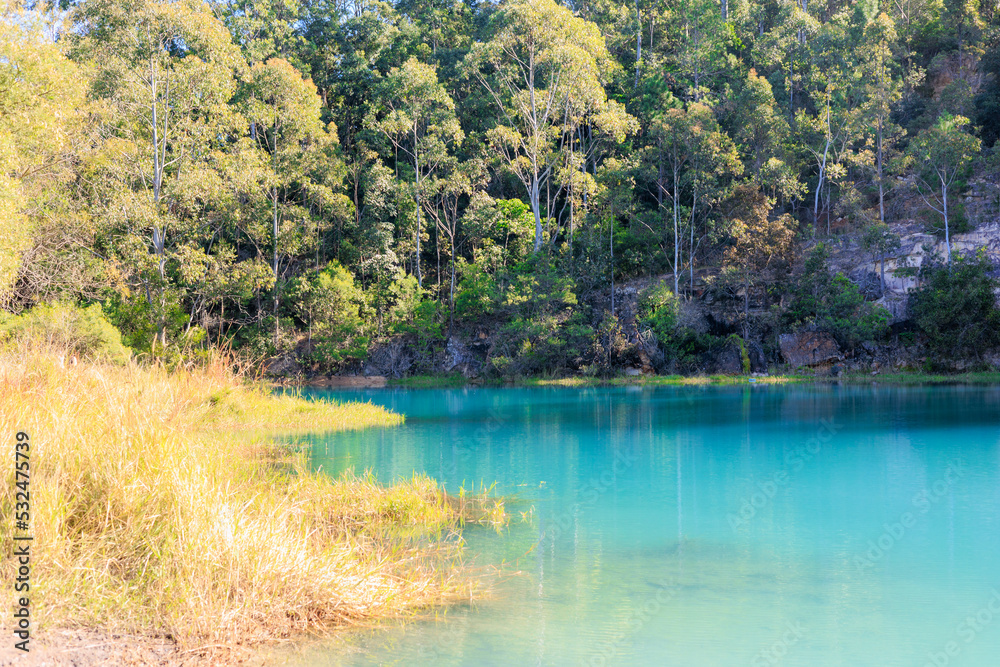 静かなオーストラリアのニューサウスウェールズ、Bexhill Quarryにある湖畔