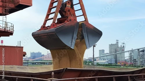 DISCHARGING OF GRAINS AND ANIMAL FEEDS IN BULK AT CIGADING, INDONESIA
