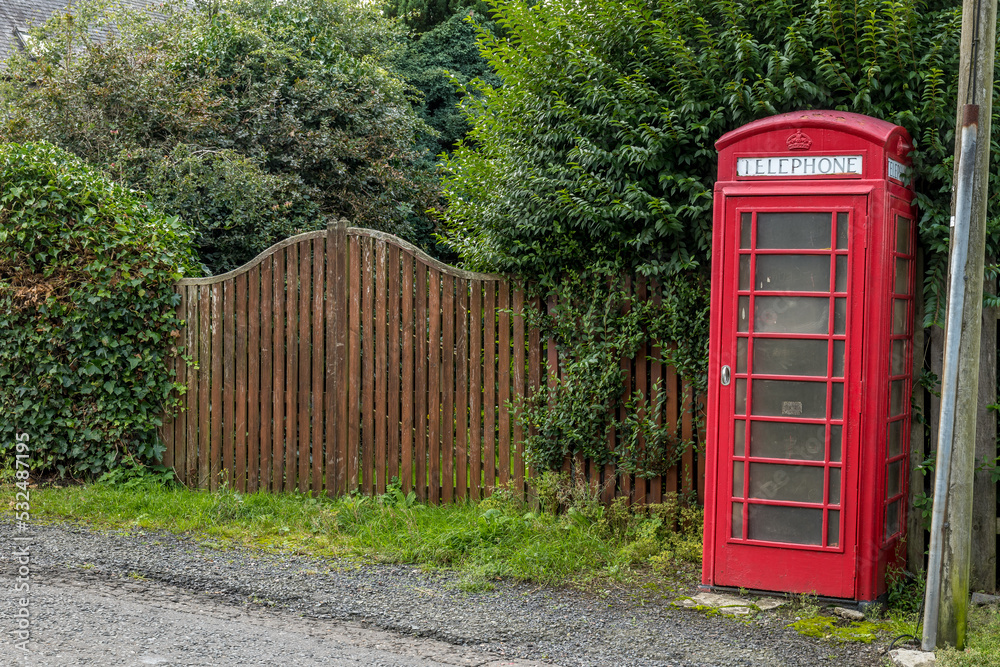 Fototapeta premium old red telephone box