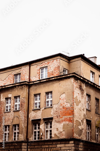 Aesthetic old rickety brick building © Lotti