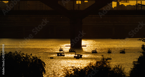 Canvas Print sunset, duck boat and bridge in han river (korea, seoul)
