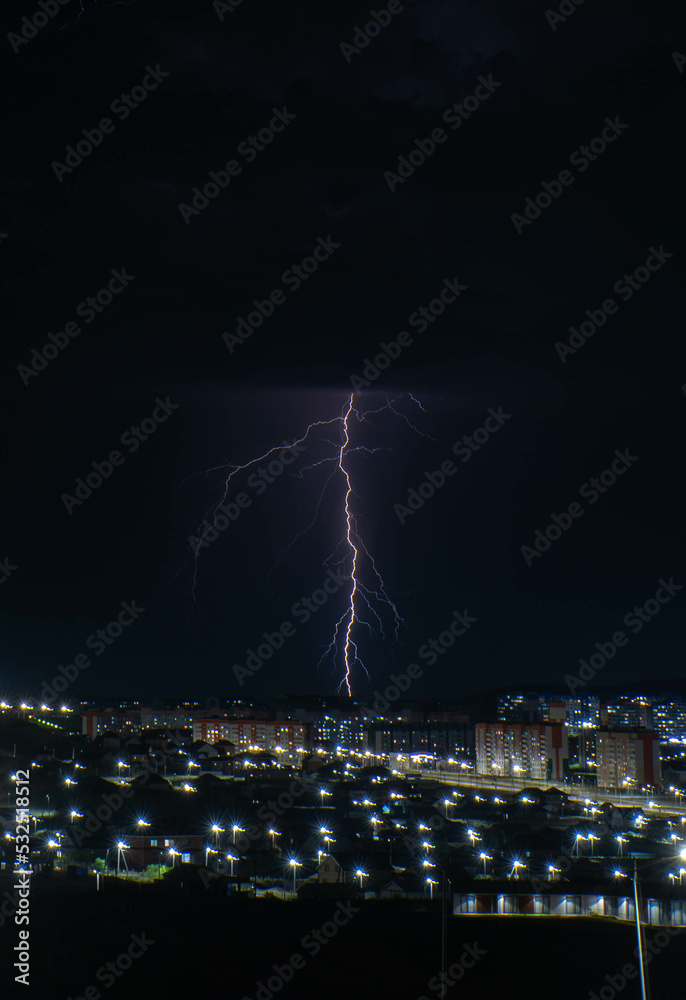 Obraz premium lightning in the city