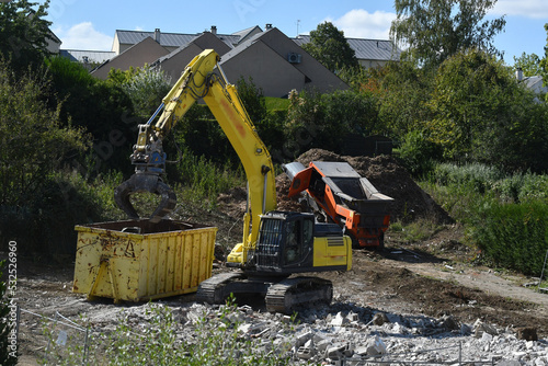 pelleteuse mécanique sur un chantier de terrassement photo