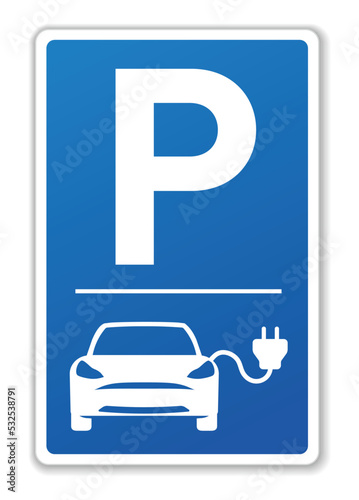 blaues Schild P für Parkplatz Elektroauto
