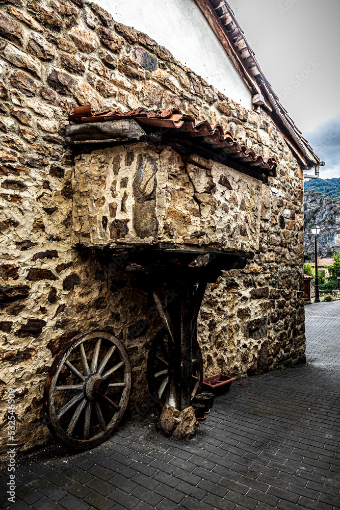 Obraz premium old farm house