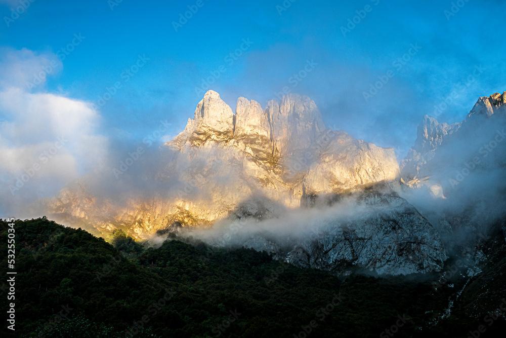 Fototapeta premium sunset in the mountains