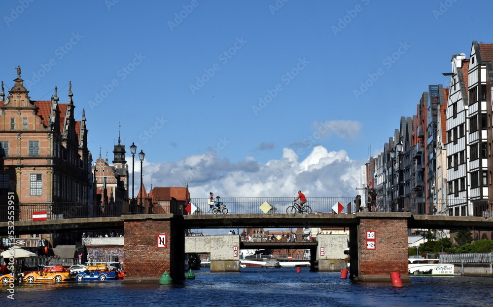 Fototapeta premium Brücke über die Mottlau in Danzig