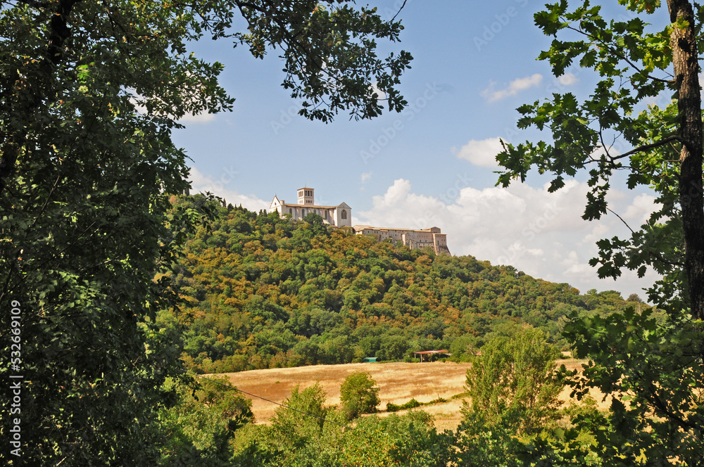 Assisi, il Bosco di San Francesco e la Basilica Superiore