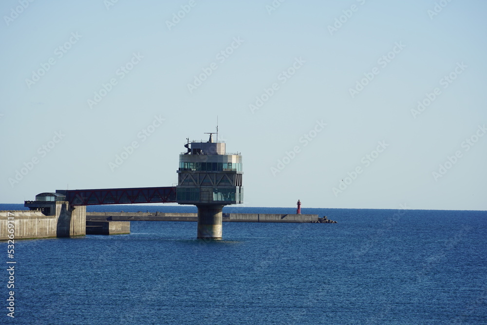 Fototapeta premium オホーツク海とオホーツクタワー