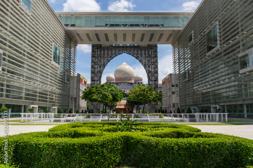 Tableau sur toile The Palace of Justice in Putrajaya, Malaysia