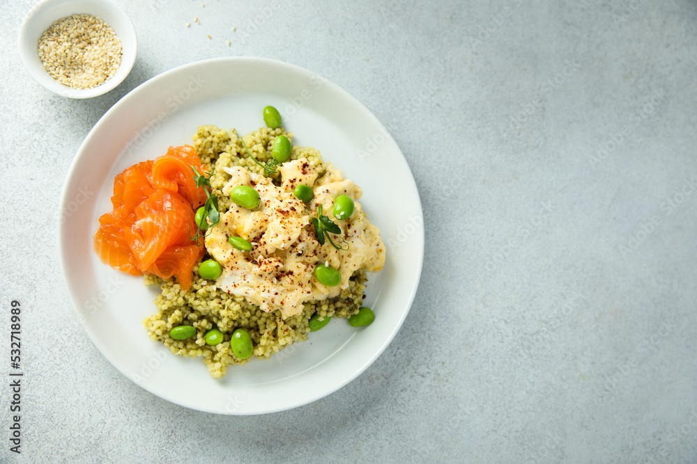 Scrambled eggs with couscous, salmon and beans Scrambled eggs with couscous, salmon and beans