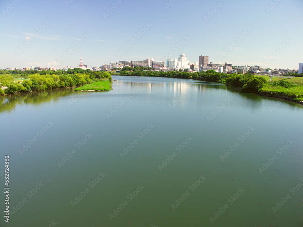 葛飾橋から見る初秋の朝の江戸川風景