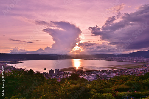 長野県立石公園から見る諏訪湖の夕景