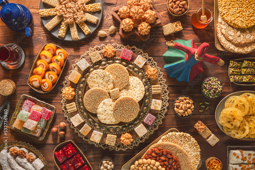 Foto de Collection of traditional Arabic sweets and candies to