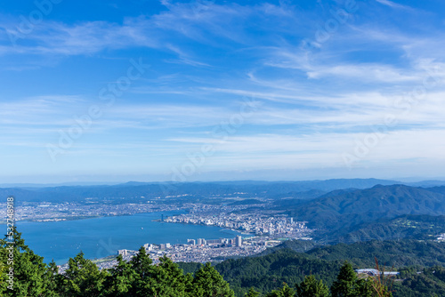 比叡山から望む夏の日本の琵琶湖