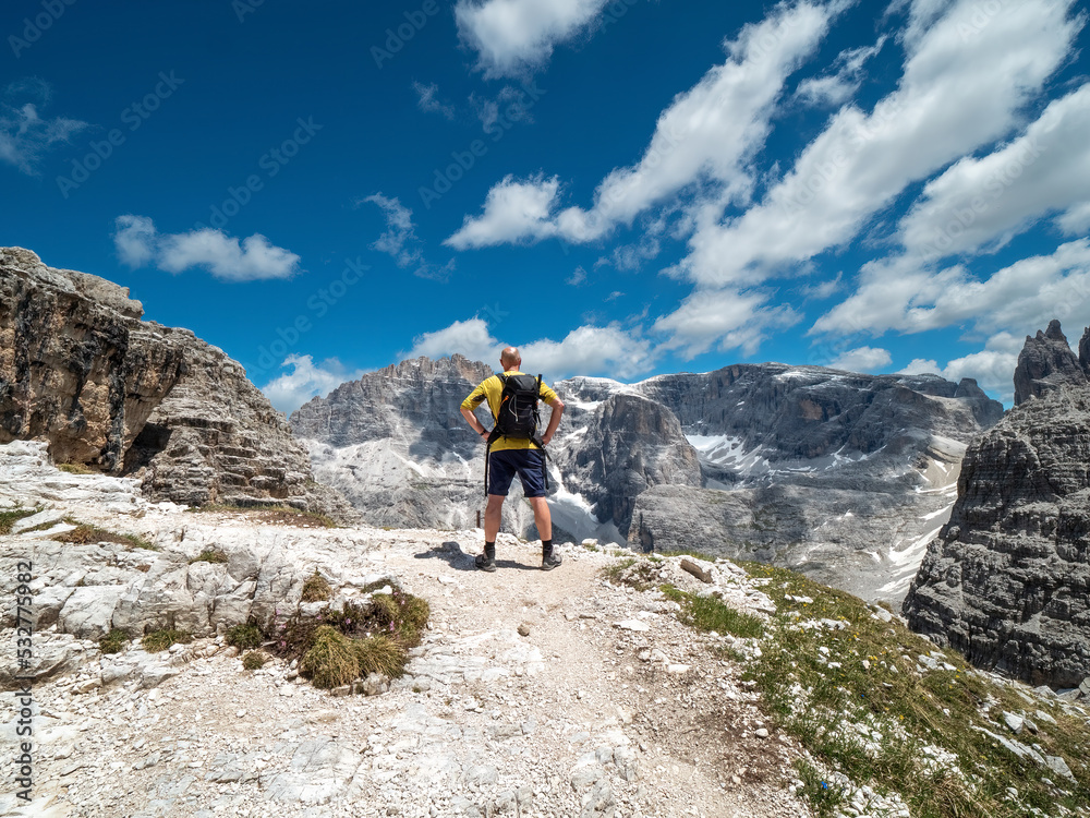 Hike with me through the Sexten Dolomite World of Mountains 
