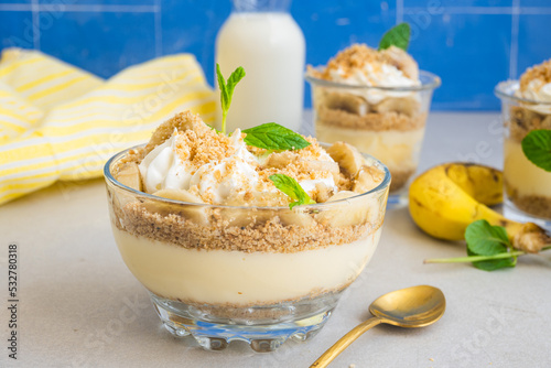 Magnolia dessert with cookie crumble and pudding