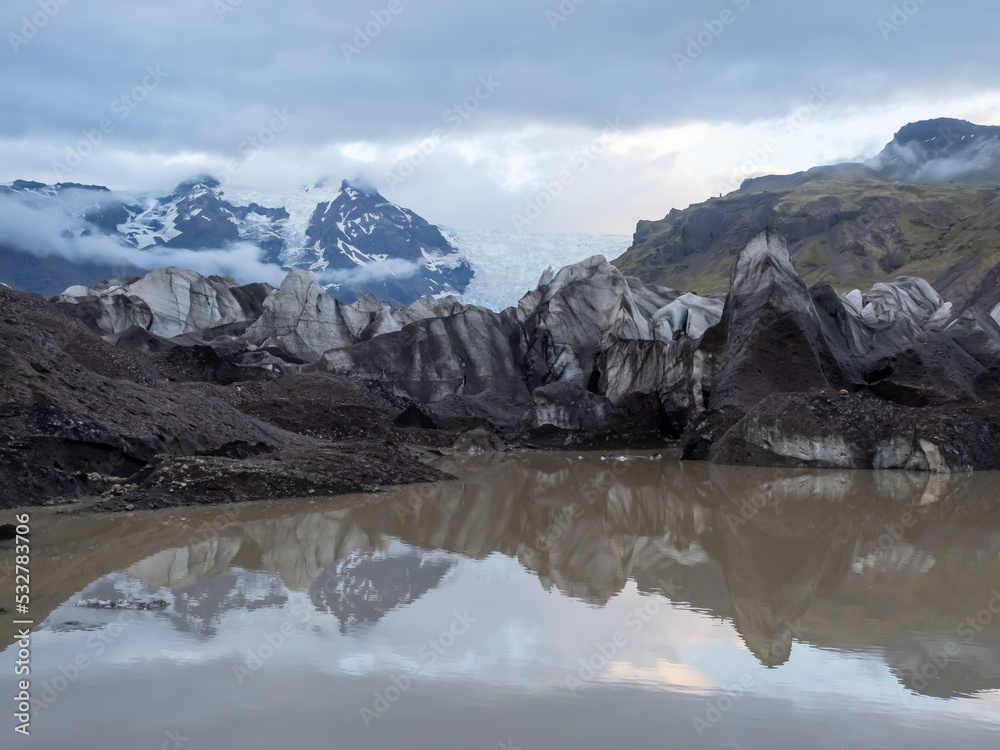 Fototapeta premium Svínafellsjökull is an outlet glacier of Vatnajökull, the largest ice cap in Europe, Southern Iceland