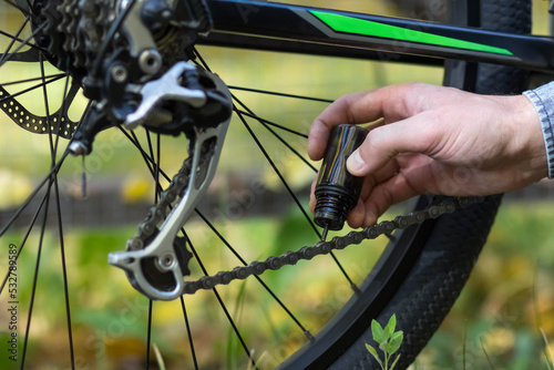 Obraz na plátně Bicycle chain lubrication. Close up