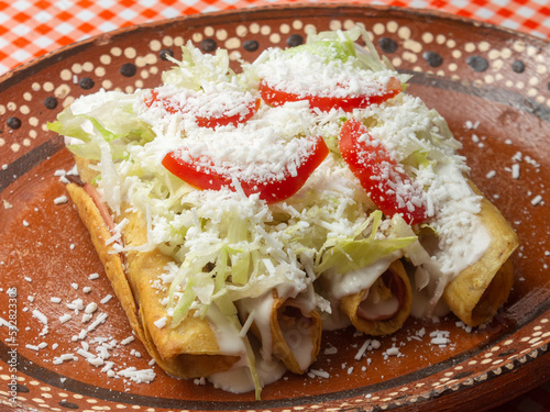 mexican food flautas de pollo
