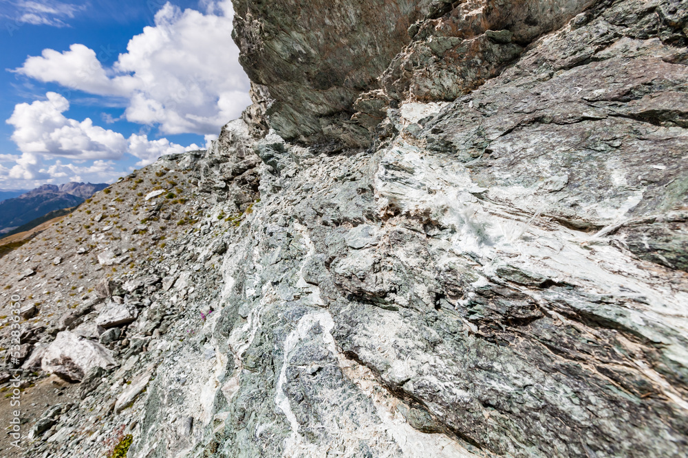 Asbestos vein sinuosity in its natural geological environment and asbestos fibers, chrysotile and tremolite, French Alps