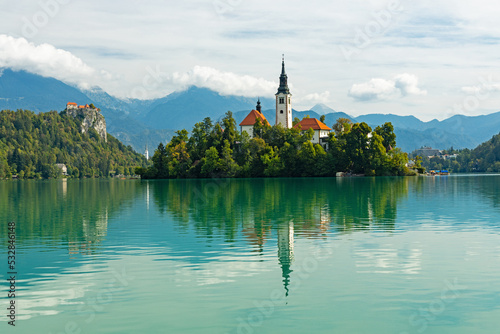 Fototapeta Naklejka Na Ścianę i Meble -  view over lake bled in Slovenia