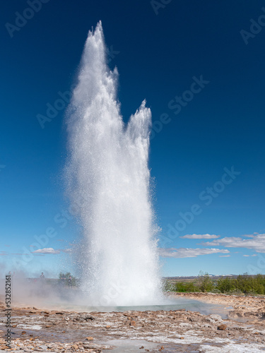 Fototapete An eruption of the geyser Strokkur in Iceland