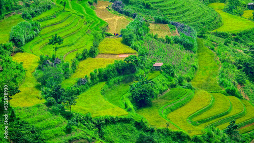 Road from Ha Giang to Dong Van. Karst plateau , Vietnam © franck