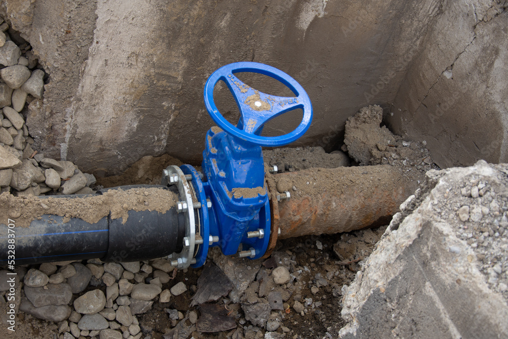 Φωτογραφία New faucet at the city's water installation in Bistrita, Romania, August 2022