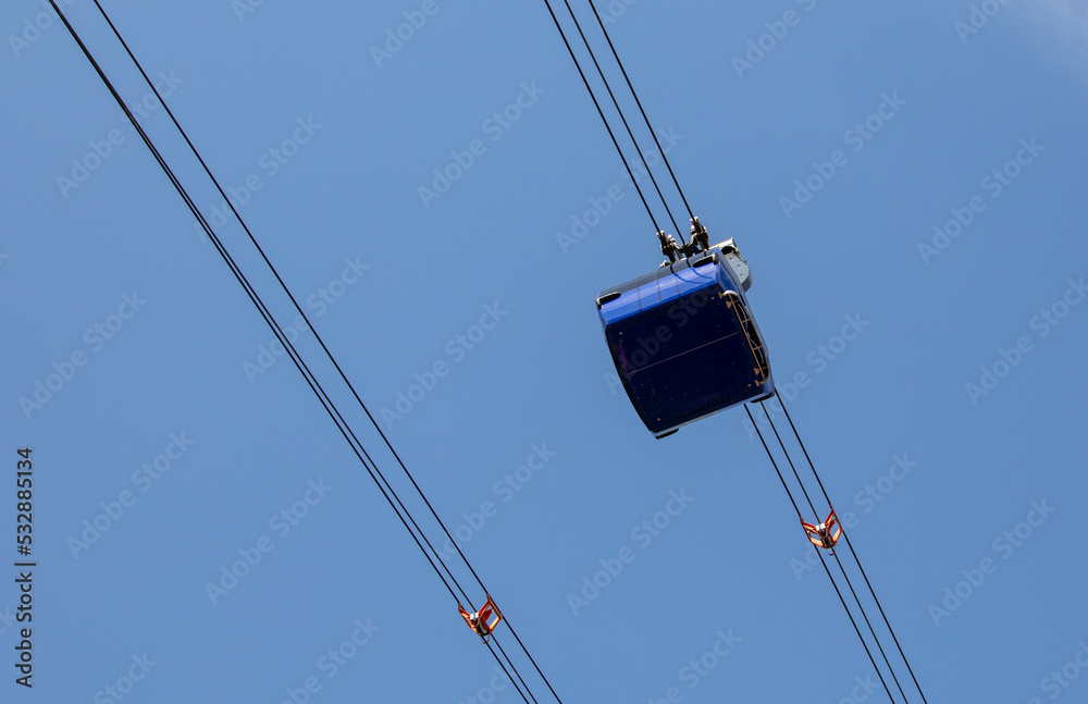 Obraz premium Cableway in the mountains. Transport