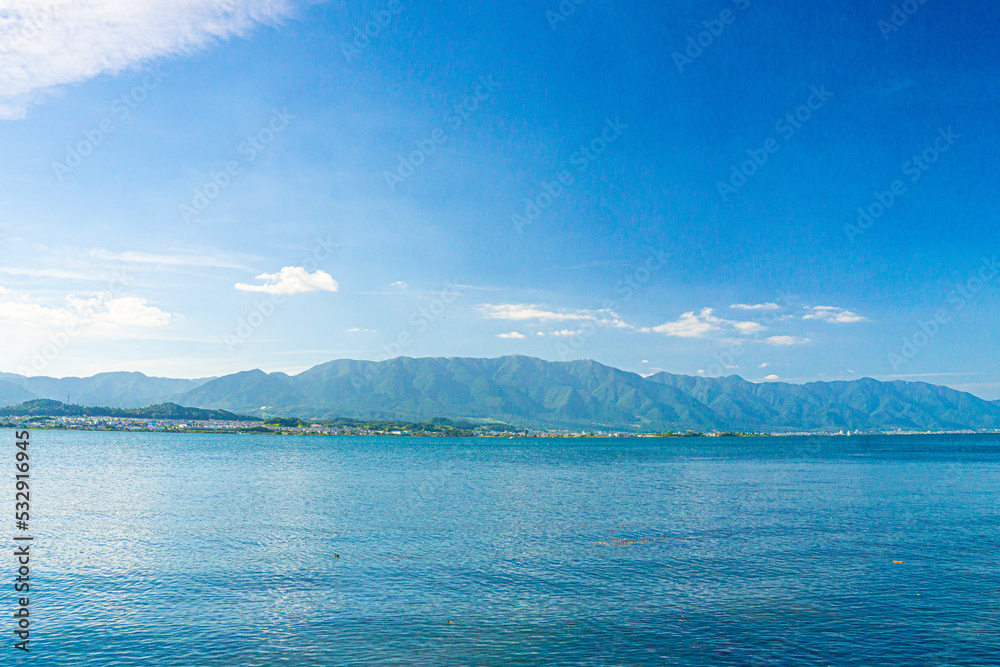 湖と山々　背景素材　滋賀県・琵琶湖