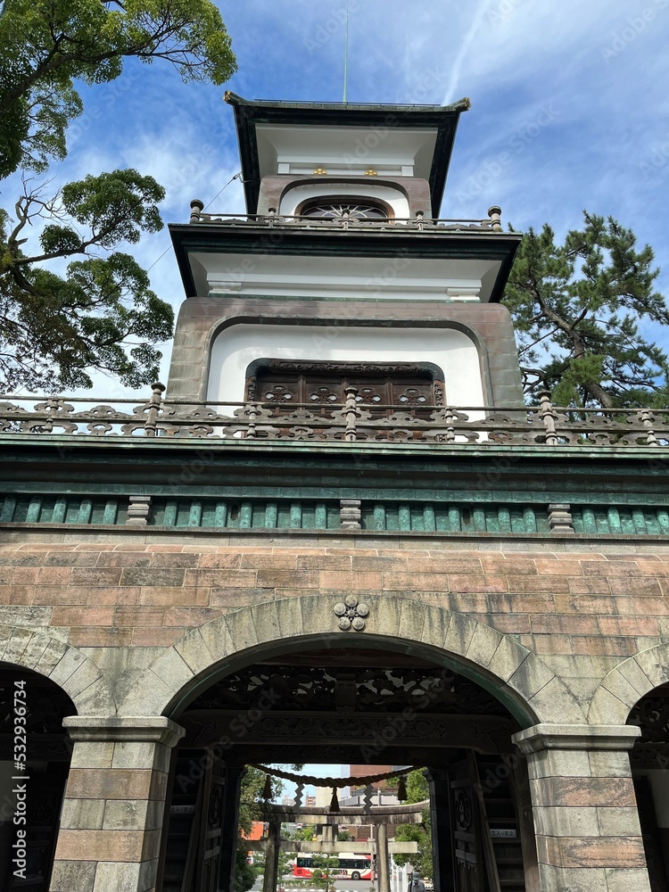 尾山神社の山門
