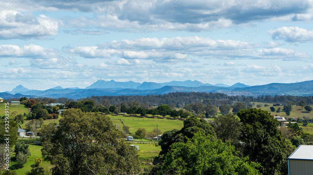 Obraz premium Landscape with mountains and clouds. Scenic Rim, Queensland, Australia 