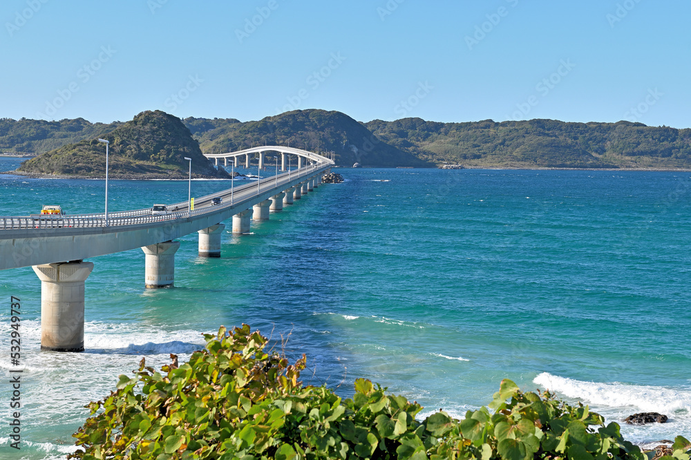 晴れの日の角島大橋