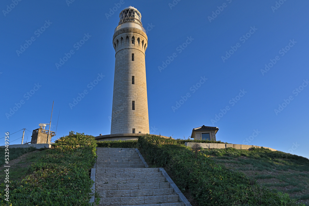 晴れの日の角島灯台