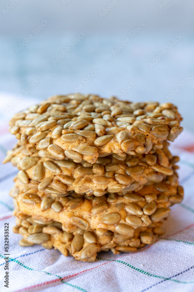 Obraz premium Sunflower seeds cookies. Salty cookies on gray background. close up