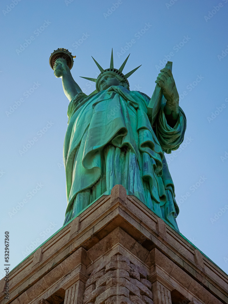 Obraz premium Perspective view of the statue of liberty New York