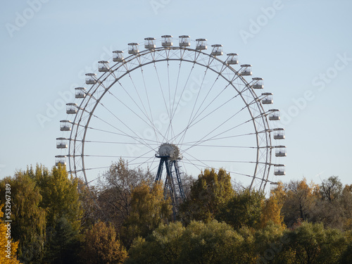 Obraz na płótnie ferris wheel in the park w salonie