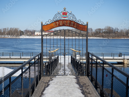 Obraz na płótnie pier on the river w salonie