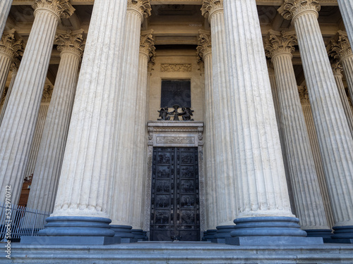 Obraz na płótnie columns w salonie