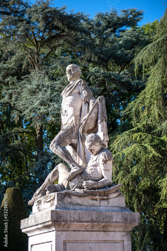 Mantova - Piazza Virgiliana - particolare