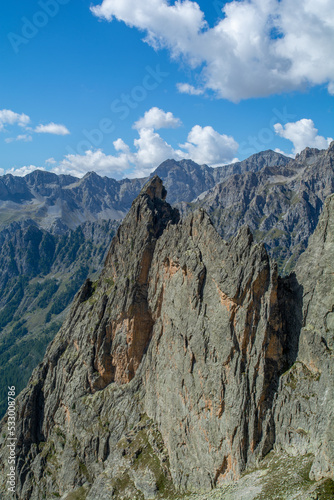 La Rocca Provenzale, il monolito quarzitico delle Alpi Cozie che domina dall’alto la Valle Maira (Provincia di Cuneo -Sud Piemonte) © alessandrogiam