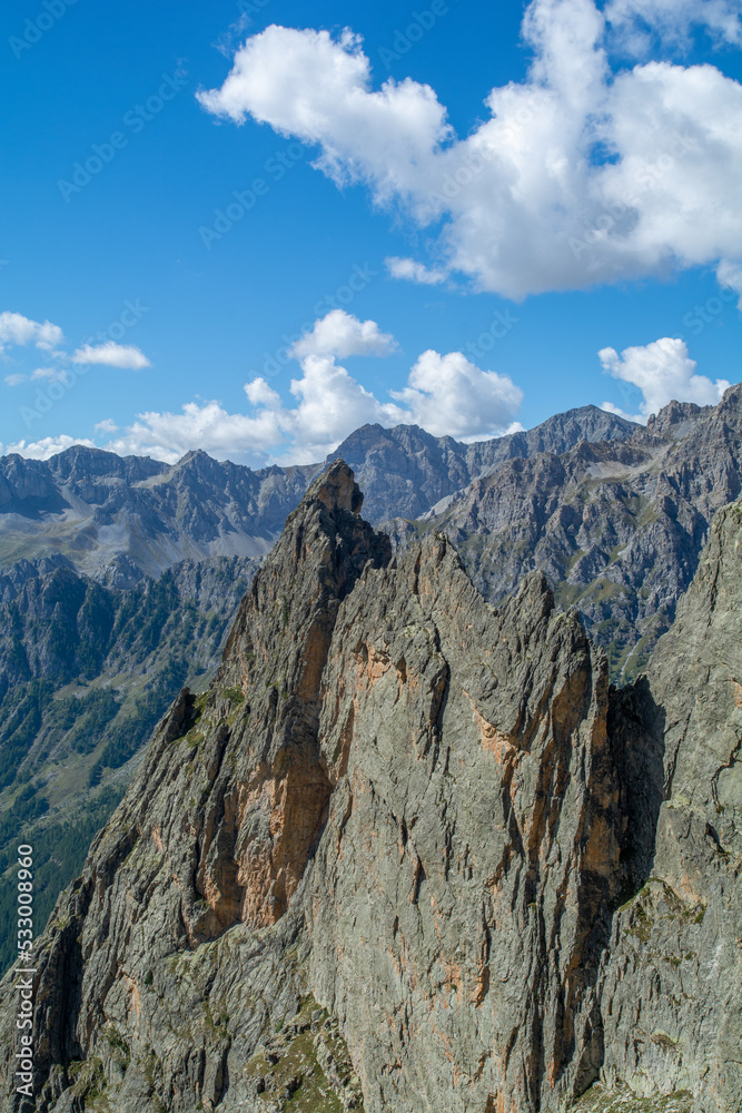 La Rocca Provenzale, il monolito quarzitico delle Alpi Cozie che domina dall’alto la Valle Maira (Provincia di Cuneo -Sud Piemonte) La Rocca Provenzale, il monolito quarzitico delle Alpi Cozie che domina dall’alto la Valle Maira (Provincia di Cuneo -Sud Piemonte)