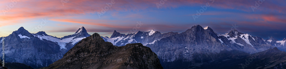 Sonnenaufgang auf dem Faulhorn, Berner Alpen in der Schweiz mit Blick auf Eiger, Mönch, Jungfrau und Jungfraujoch