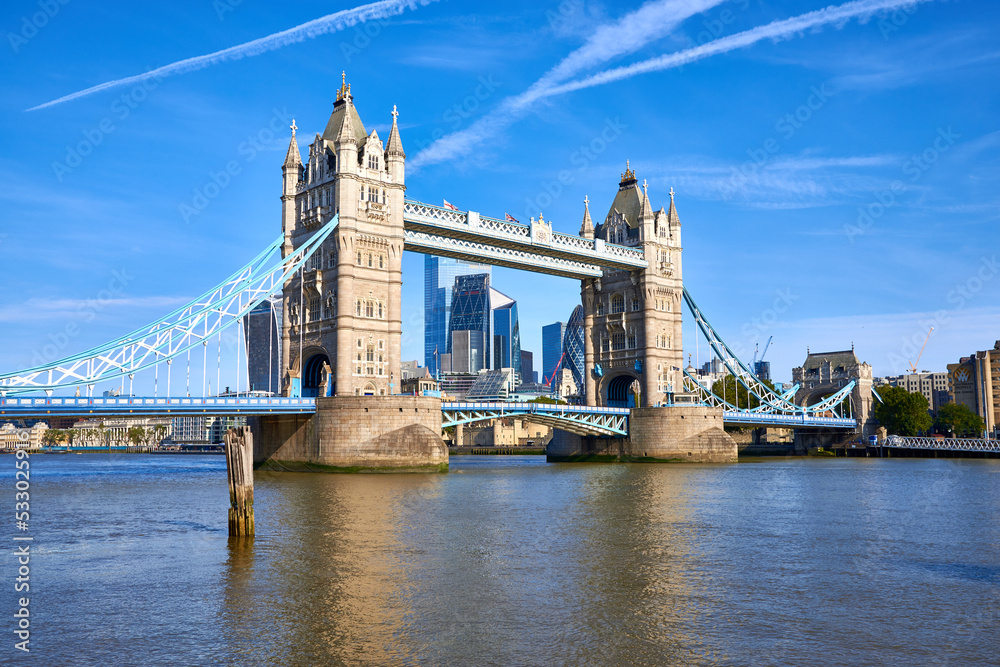 Fototapeta premium view of tower bridge, london
