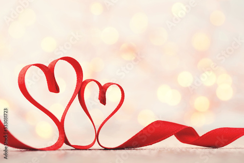 Obraz na płótnie Red heart of ribbon. Valentines day background. w salonie